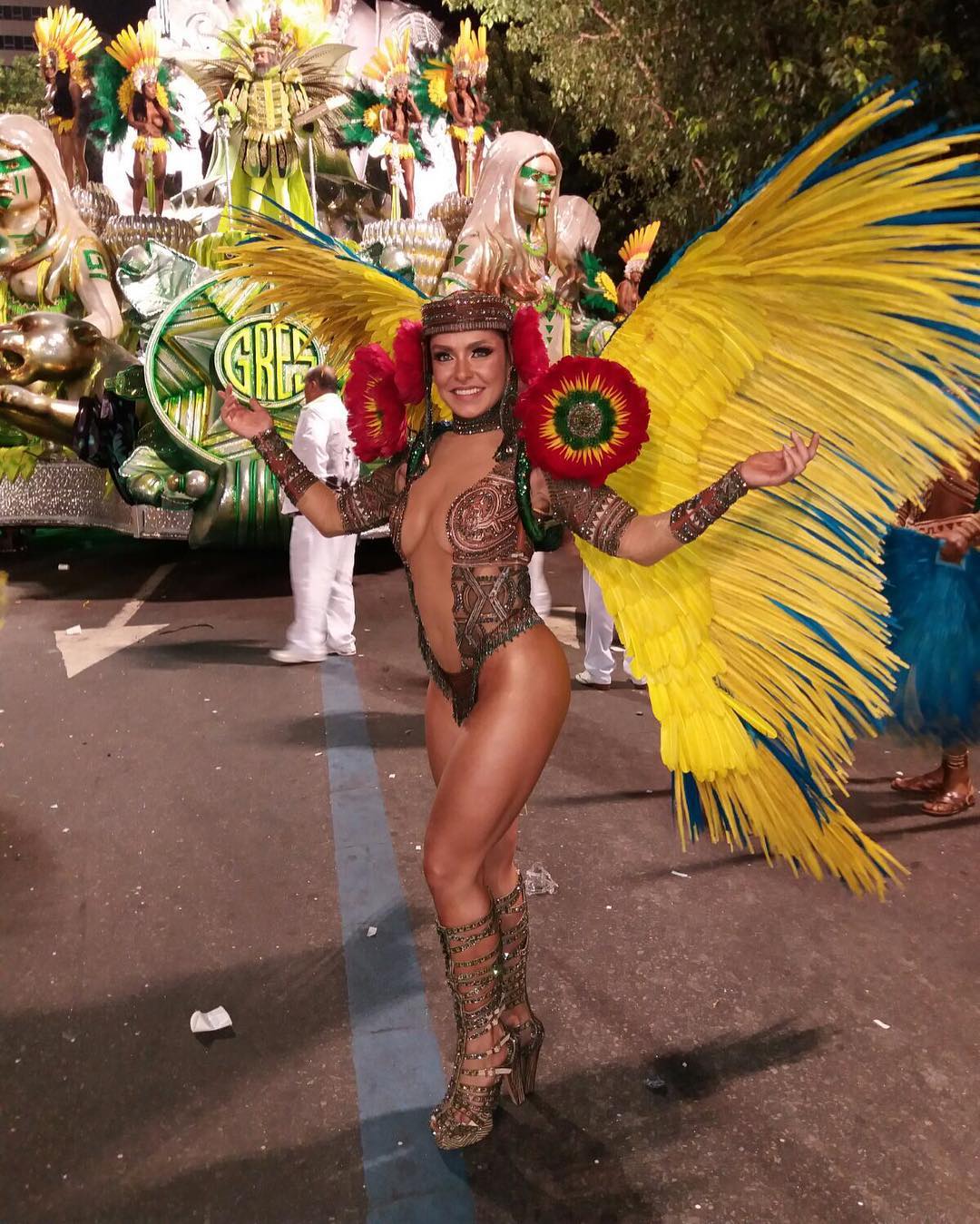 Fabiola-andrade-rainha-de-bateria-da-escola-de-sanba-do-rj-mocidade-independente-de-padre-miguel-2024-na-avenida