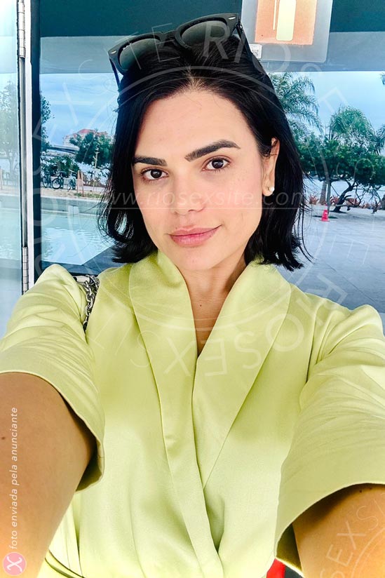 2 - photo of Laís Albuquerque