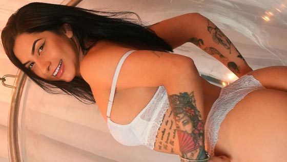 Acompanhante de luxo morena tatuada e magrinha no RJ