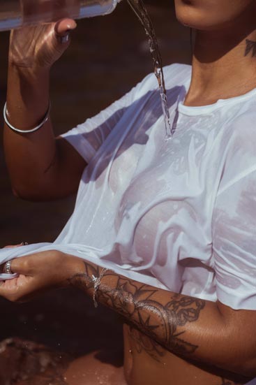 Acompanhante morena tatuada RJ