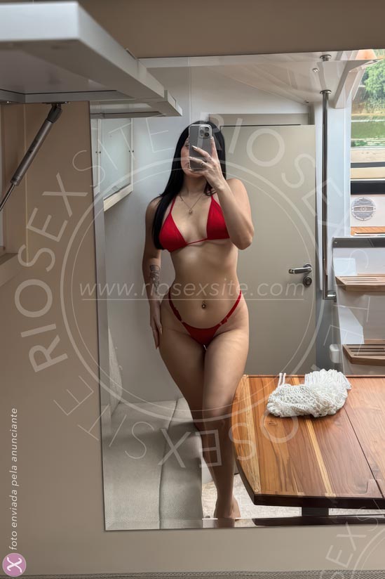 11 - photo of Julia Hills