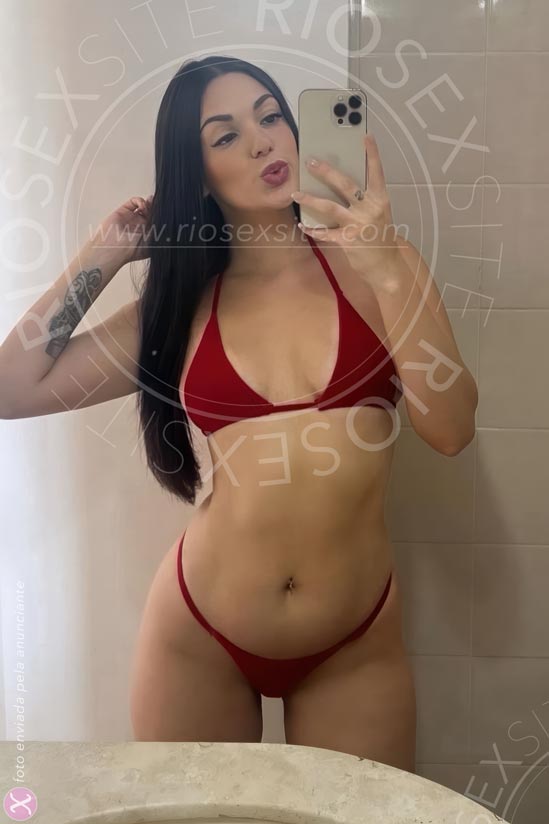 13 - photo of Julia Hills