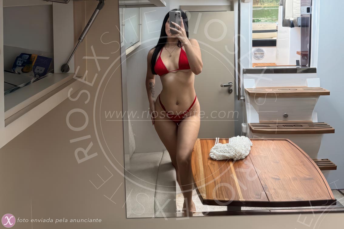 16 - photo of Julia Hills