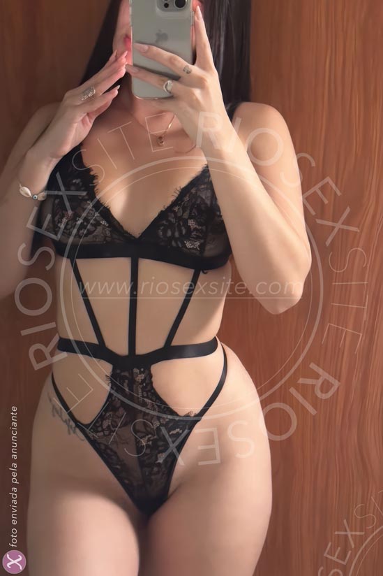 4 - photo of Julia Hills