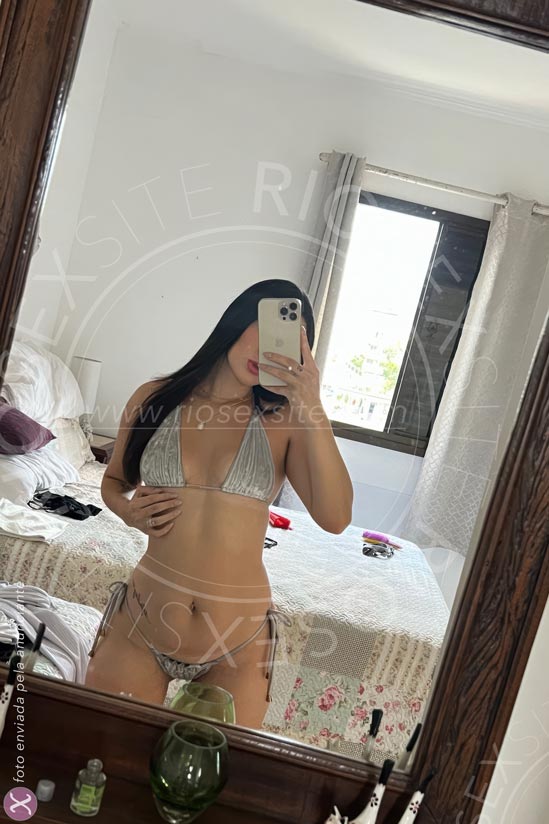 10 - photo of Julia Hills