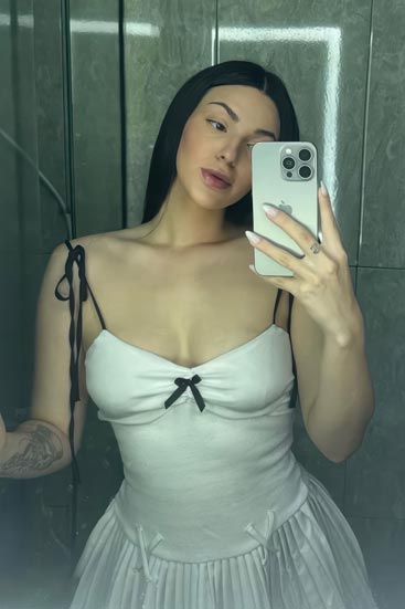 Teen escort in Copacabana 