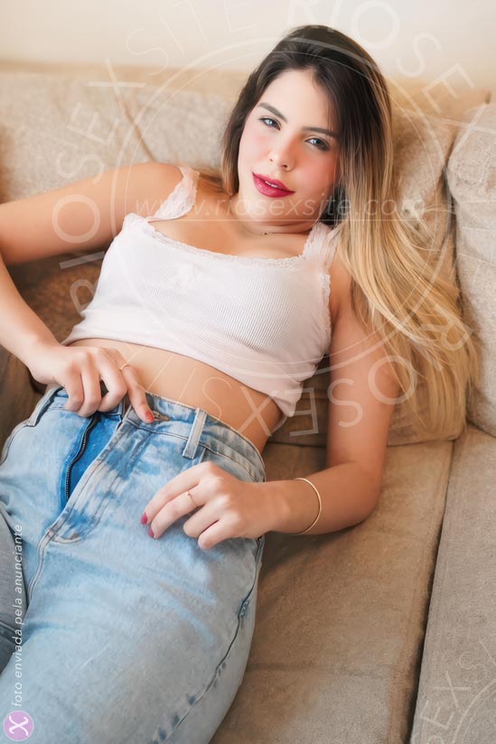 2 - photo of Bárbara Alencar