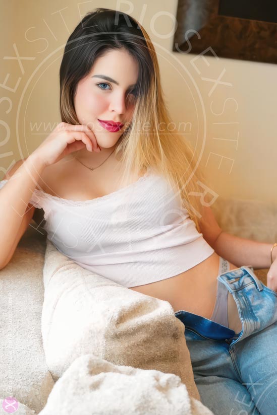 4 - photo of Bárbara Alencar