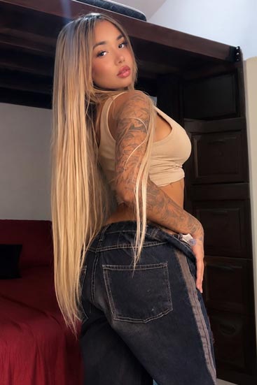 Short call girl with big Boobs in RIO