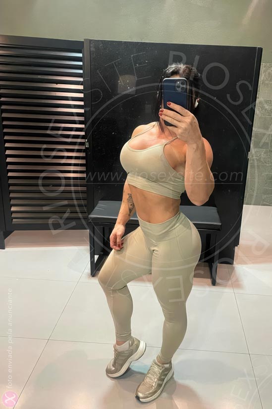 8 - photo of Larissa Maya