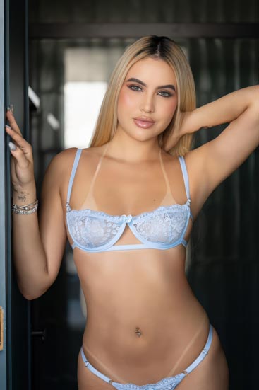 Blonde escort for businessmen in Rio de Janeiro