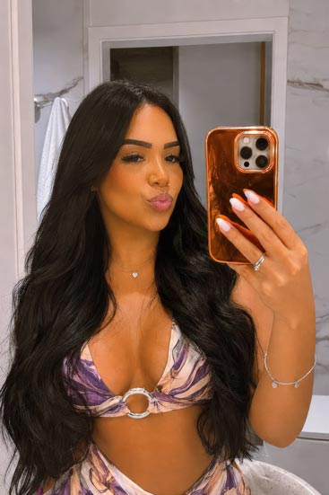 Louise Avelar