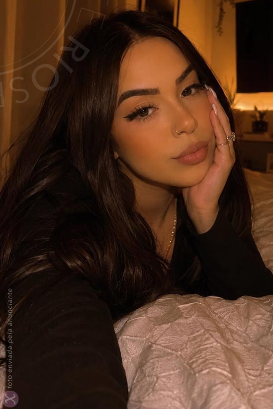 4 - photo of Louise Avelar